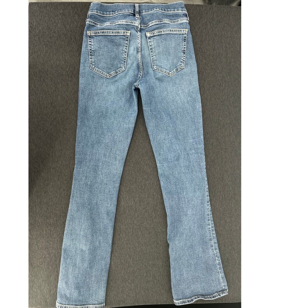 GAP Mid Rise Baby Boot Jean Size 27/4R Light Wash Front Flap Pockets - Picture 4 of 4